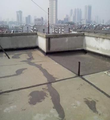 雄县漏水维修 楼顶漏水是什么原因，楼顶漏水维修方法是什么?